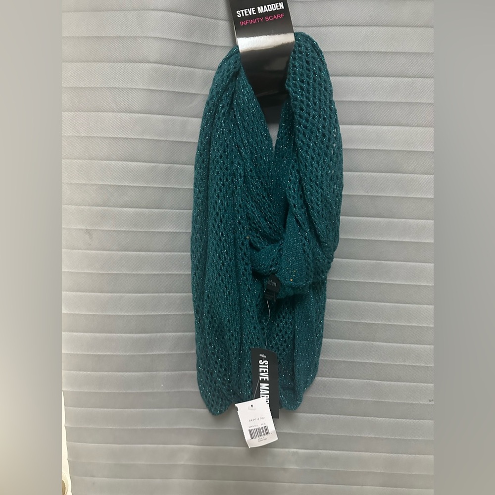 Steve Madden infinity scarf green